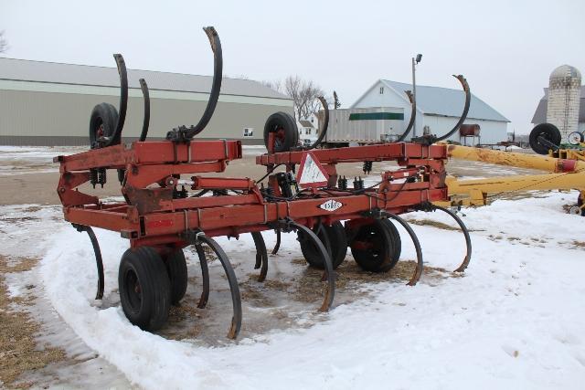 19' HINIKER 1325 CHISEL PLOW, 19 SHANKS,