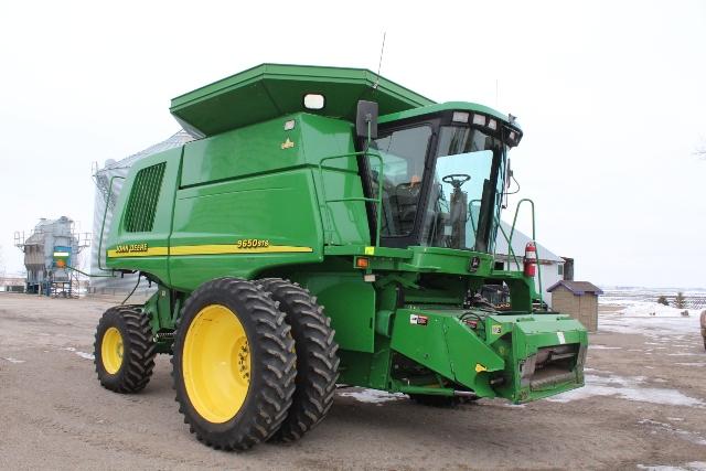 2001 JOHN DEERE 9650 STS 2WD COMBINE,