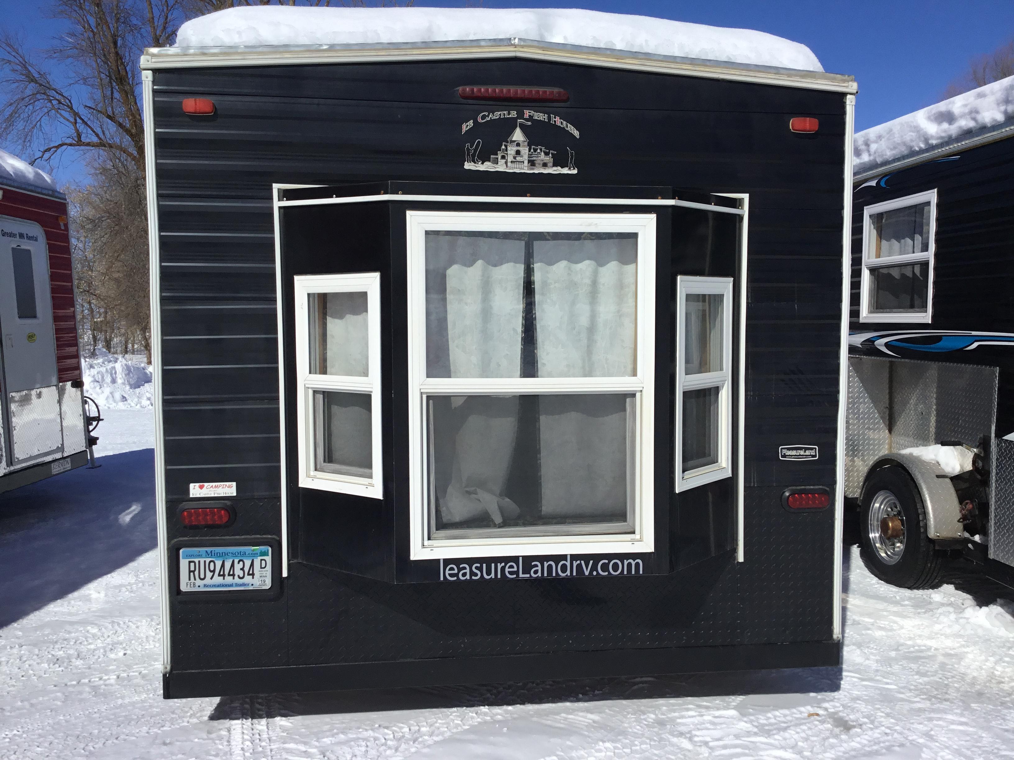 *** 2016 8' X 16' V AMERICAN SURPLUS ICE CASTLE