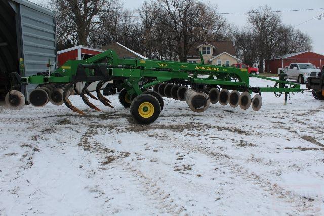 2014 JD 2700 7 SHANK 24" RIPPER, 10" POINTS,