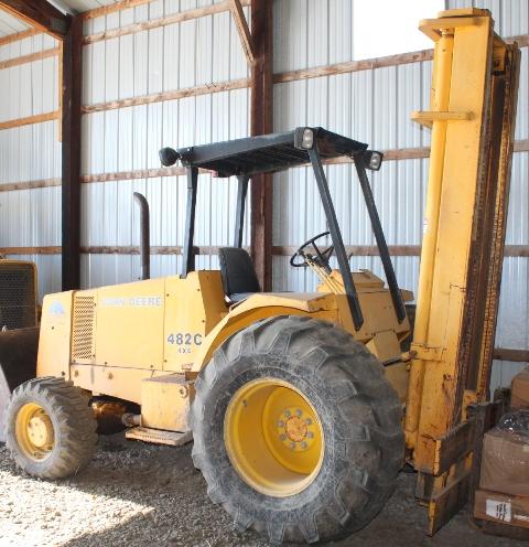 JOHN DEERE 482C 4X4 FORKLIFT, DIESEL, SIDE SHIFT, 21' 3-STAGE MAST, LEFT-HAND REVERSER, 6000LBS,