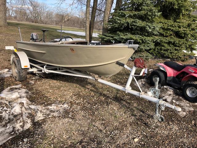 1960 14' CHEROKE ALUM BOAT, 6 HP BLACK EVINRUDE,