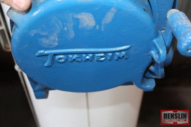 TOKHEIM 10 GALLON VISIBLE GAS PUMP WITH METER, S/N# 305325, BLUE & WHITE