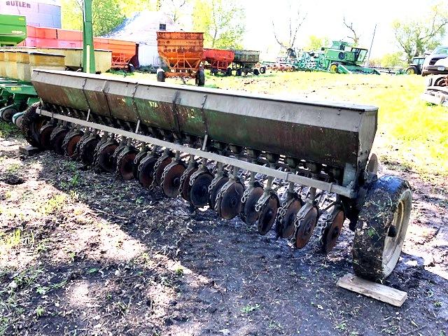 JD 13' VANBRUNT GRAIN DRILL WITH GRASS,