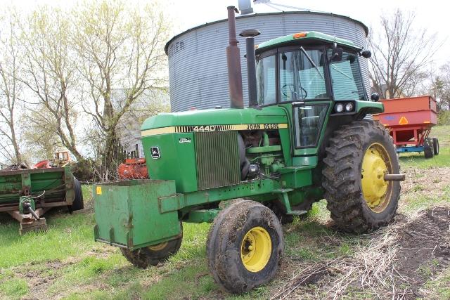 JD 4440 2 WD TRACTOR, QUAD,  2 HYD,