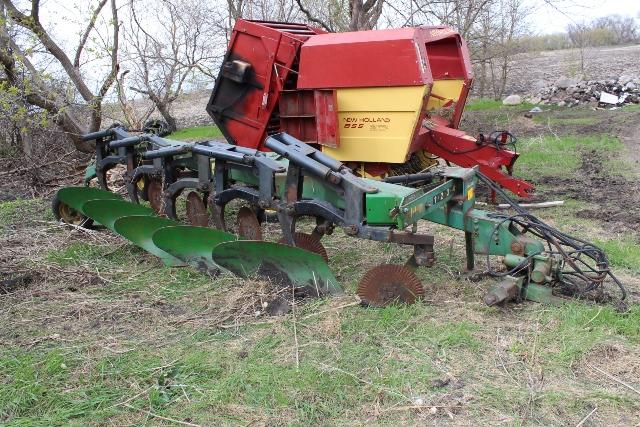 JD 2800 5 BOTTOM VARI-WIDTH PLOW,