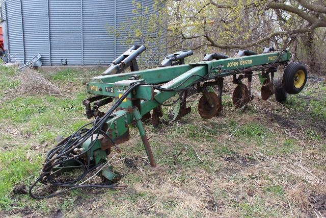 JD 2800 5 BOTTOM VARI-WIDTH PLOW,