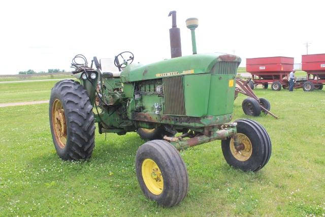 JD 4010 GAS TRACTOR, WF, SINGLE HYD,