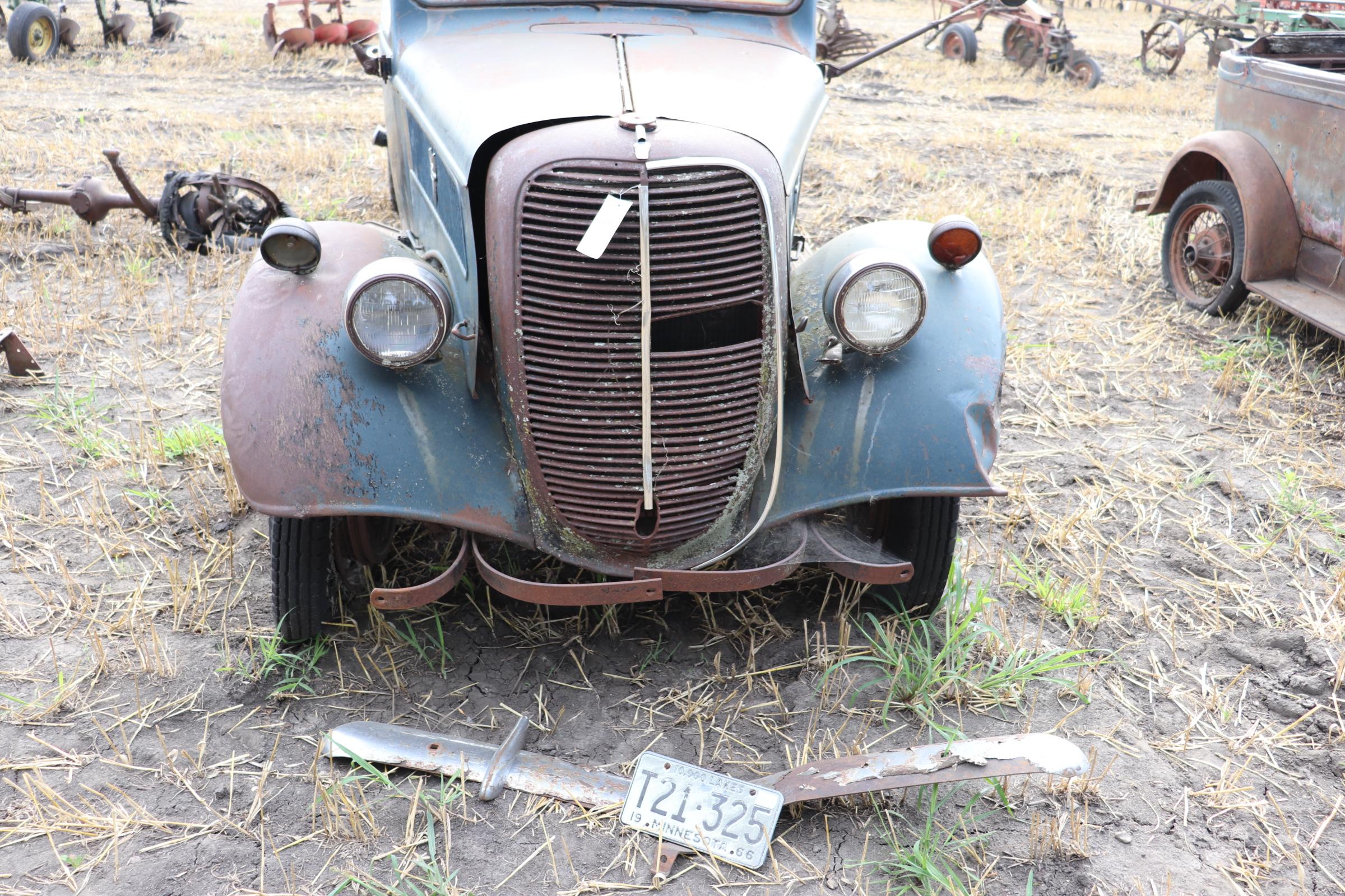 1937 FORD SINGLE AXLE TRUCK, FLATHEAD V-8,