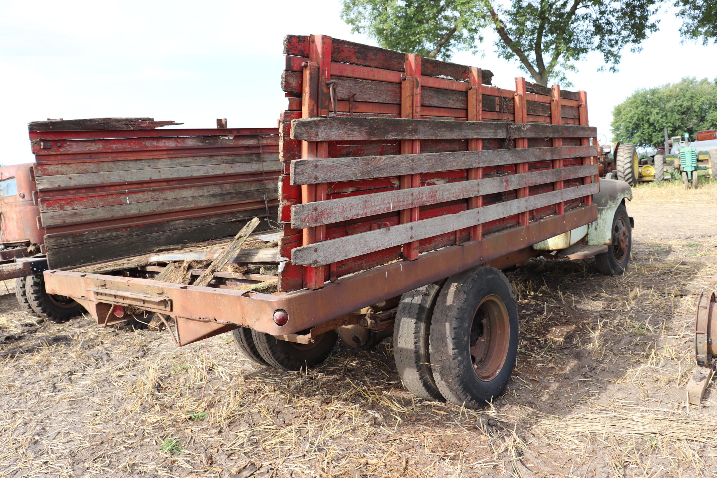 *** 1952 FORD F6 SINGLE AXLE TRUCK, 35,910 MILES SHOWING,