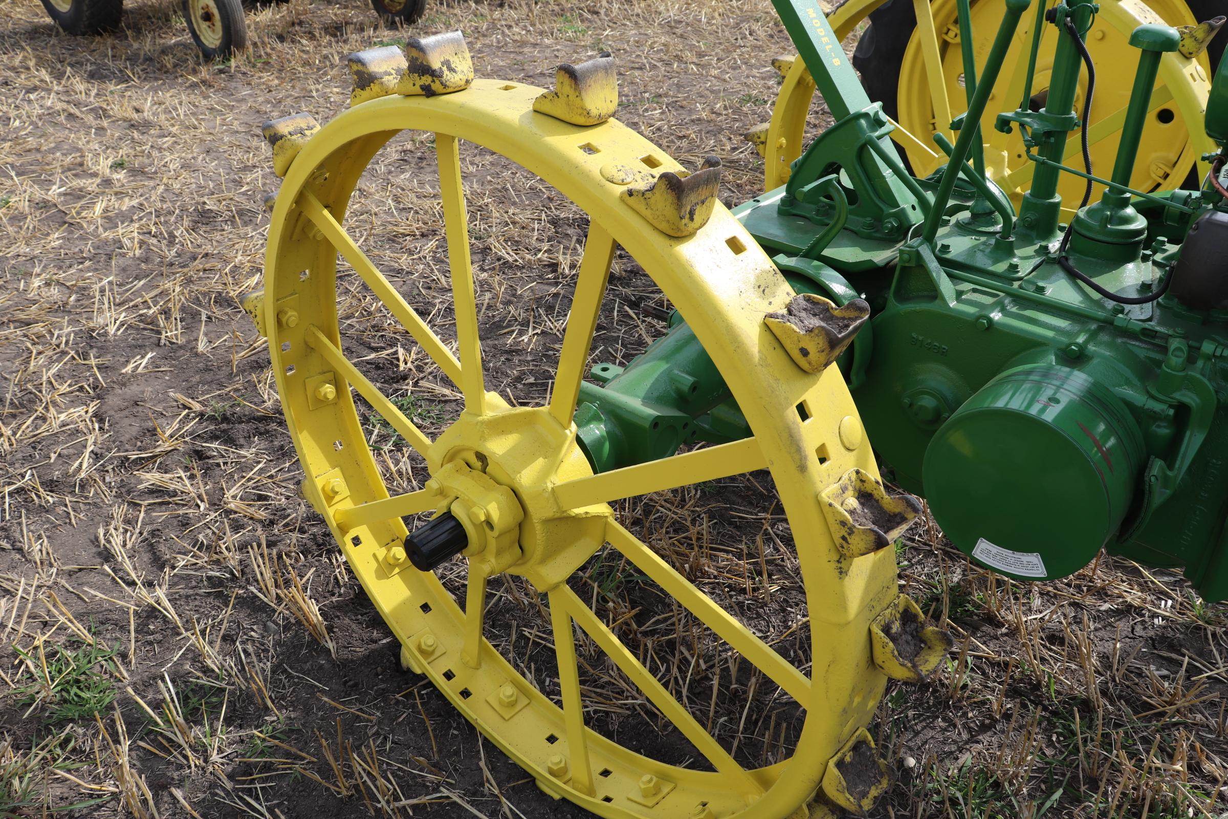 1935 JOHN DEERE B, RESTORED, NF, ON STEEL, DUAL