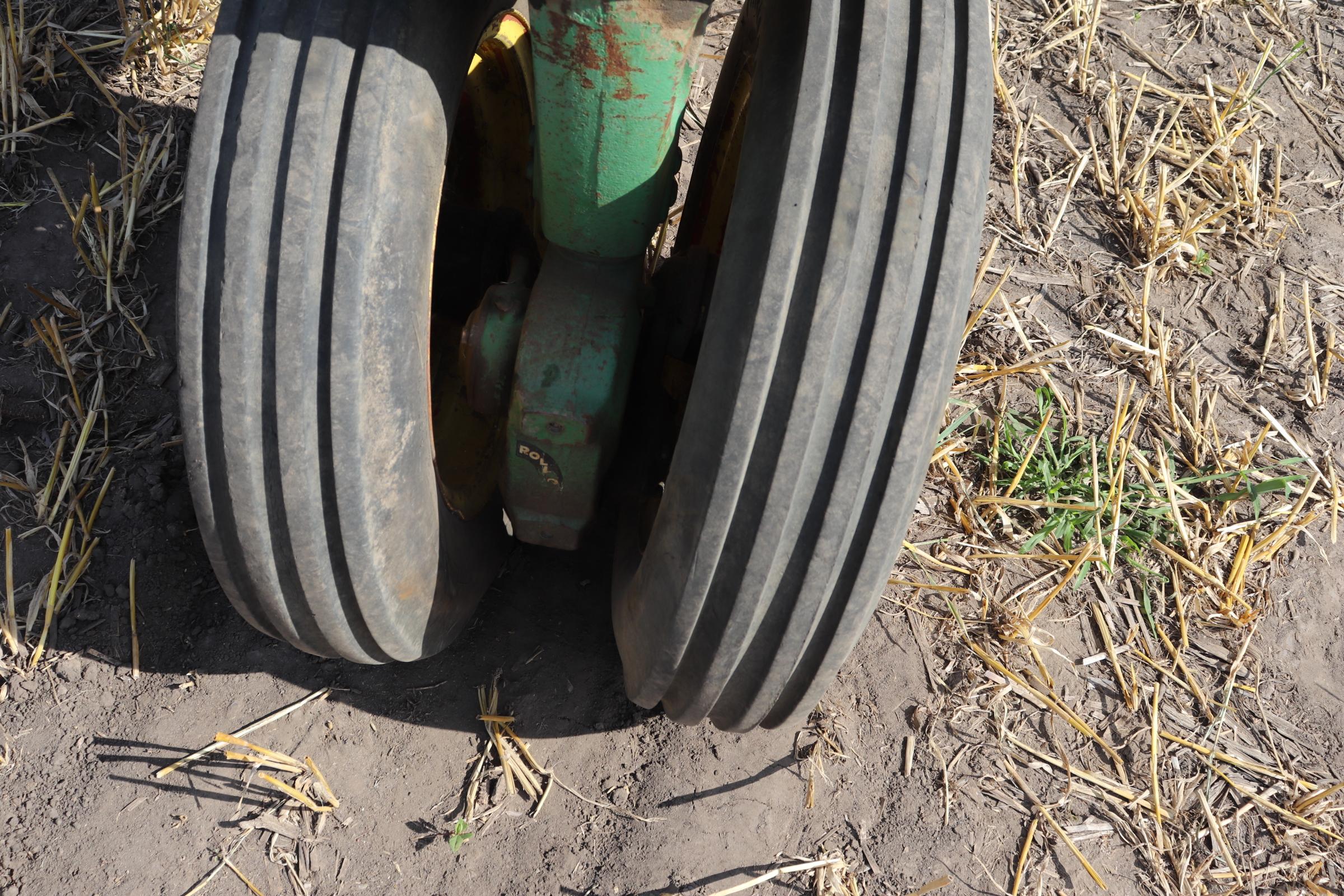 1957 JOHN DEERE 720 GAS, NF,  ROLL-O-MATIC, PTO,