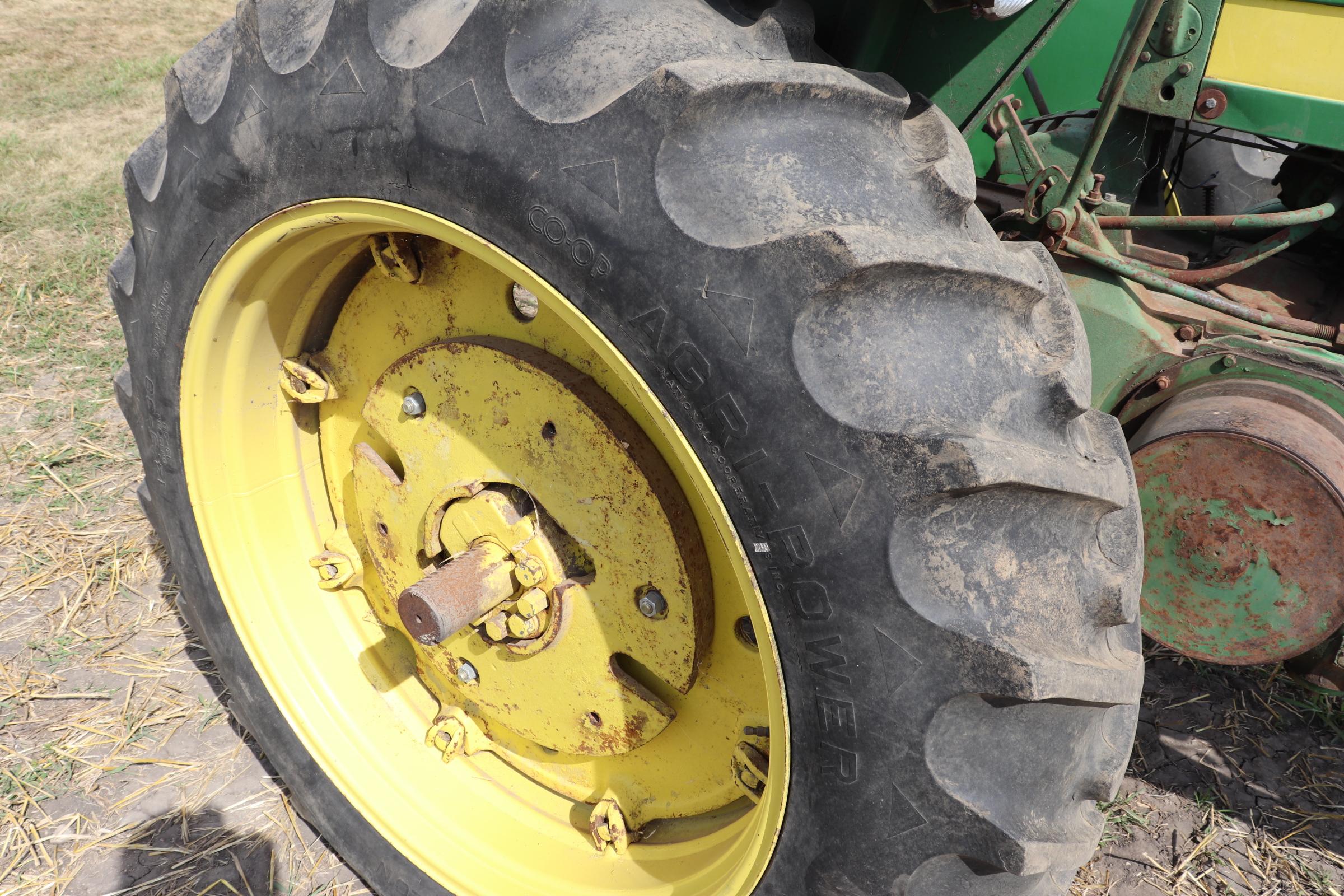 1958 JD 720,GAS, NF, 14.9-38 REARS, WHEEL WEIGHTS,