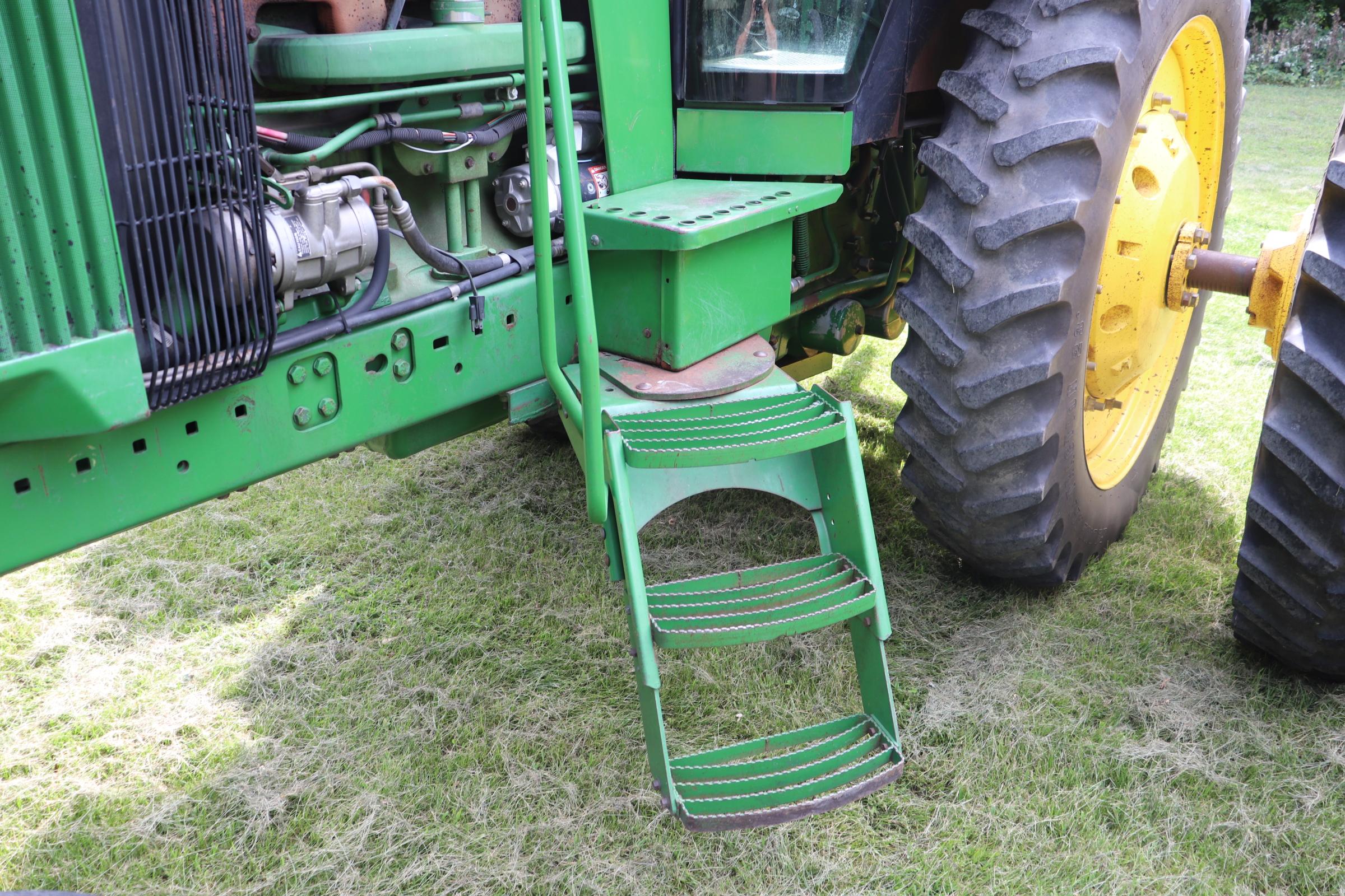 1990 JOHN DEERE 4555 2WD TRACTOR, 15 SPEED