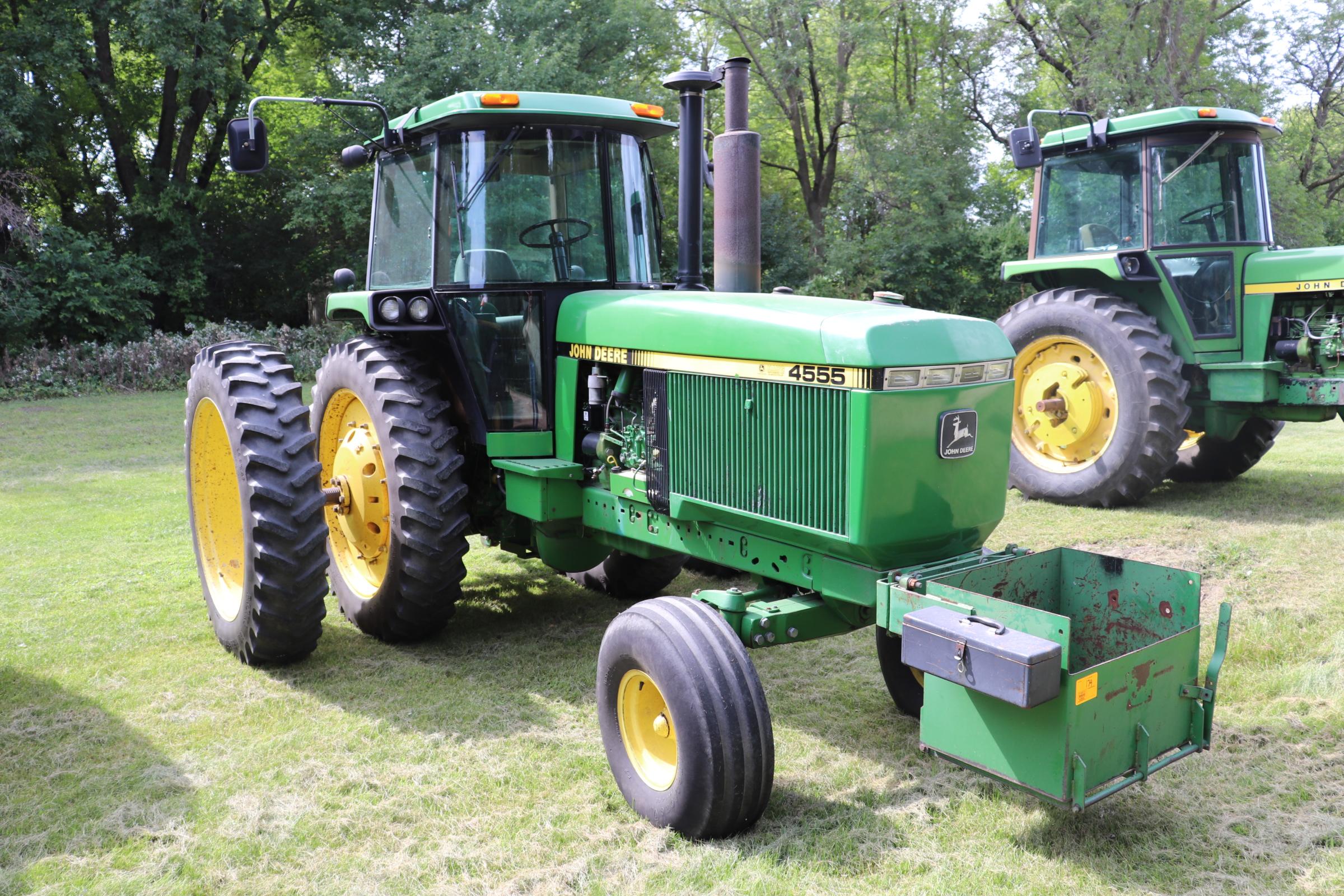 1990 JOHN DEERE 4555 2WD TRACTOR, 15 SPEED