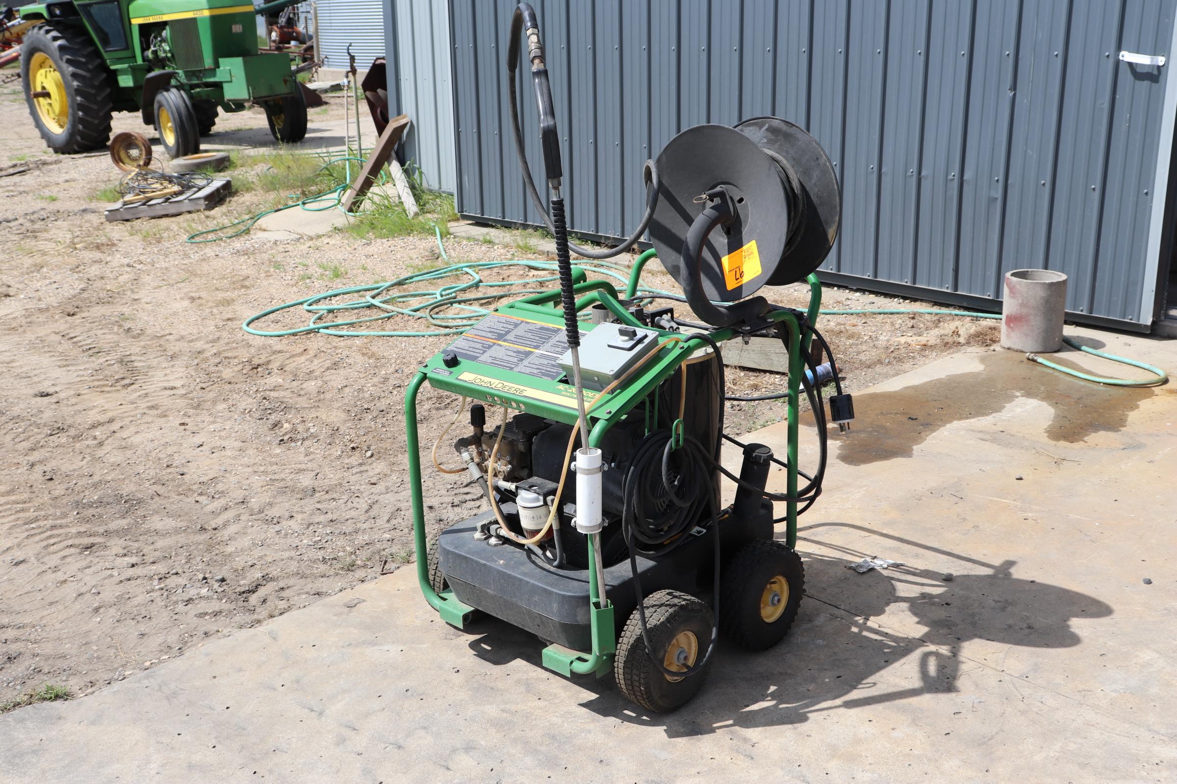 JOHN DEERE AC 2000 EH 2000 PSI, 2.8 GPM, HOT WATER