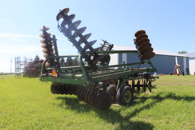 JOHN DEERE 230 22 1/2' TANDEM DISC, HYD FOLD, DUAL WHEELS, LONG POLE