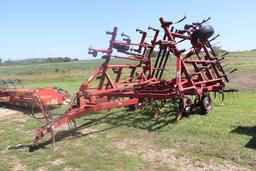 CASE IH 4800 26' VIBRA SHANK FIELD CULT, WALKING TANDEMS, 3 BAR HARROW, HYD FOLD