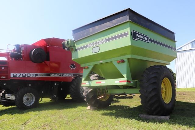 PARKER 510 GRAIN CART, SCALE, 12" FRONT DISCHARGE AUGER, 24.5-32's, LIGHTS, SMALL 1000 PTO,