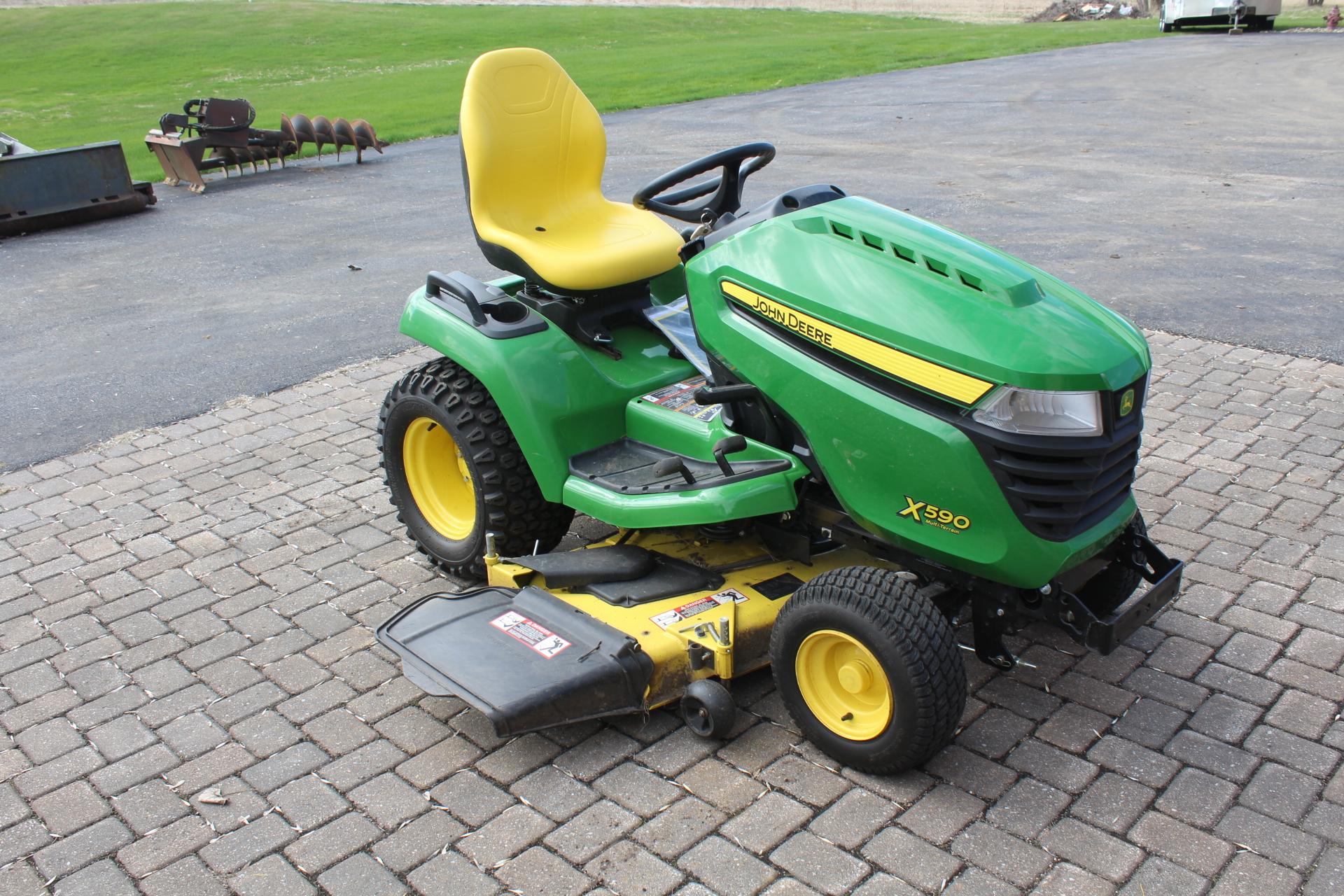 JOHN DEERE X590 MULTI-TERRAIN LAWN & GARDEN