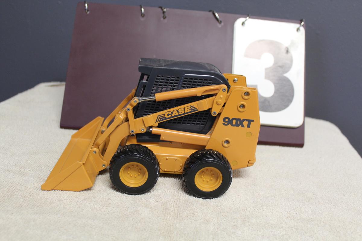 1/16 CASE 90XT SKIDLOADER, NO BOX