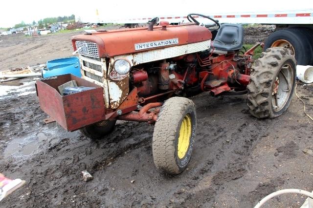 Ih 240 Utility Tractor, Wf, Gas, Fast Hitch,