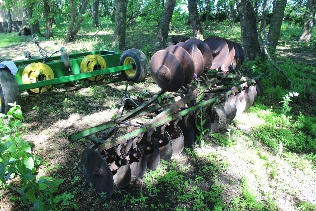 JOHN DEERE APPROX 12' SINGLE DISC, PULL TYPE,