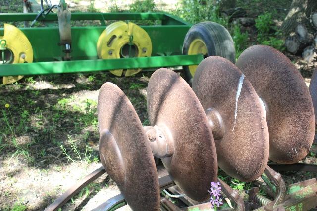 JOHN DEERE APPROX 12' SINGLE DISC, PULL TYPE,