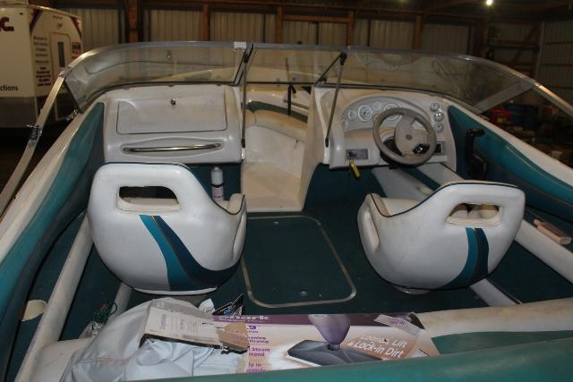 **1994 17' LARSON BOAT, 4.3L MERCRUISER INBOARD, VIN# LAR39654F494,