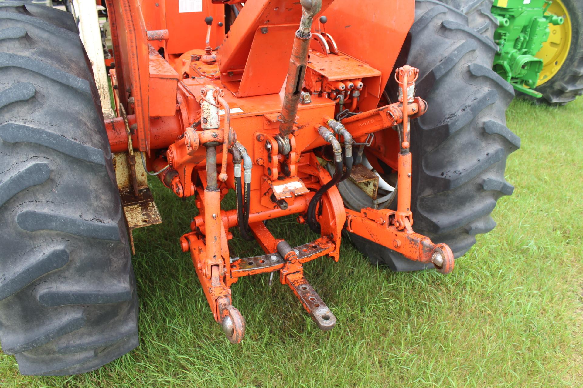 ALLIS CHALMERS 180 GAS TRACTOR, WF, WITH HYD