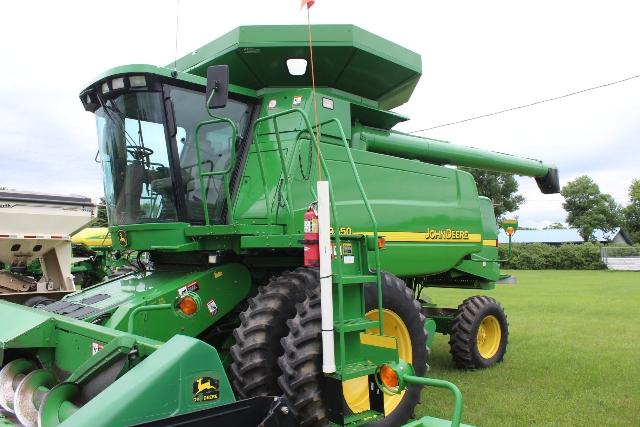 2002 JOHN DEERE 9550W COMBINE, 480/80R 38 DUALS,