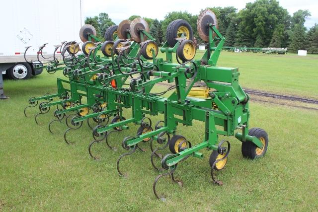 JOHN DEERE 845 12R30" DANISH TINES, ROLLING