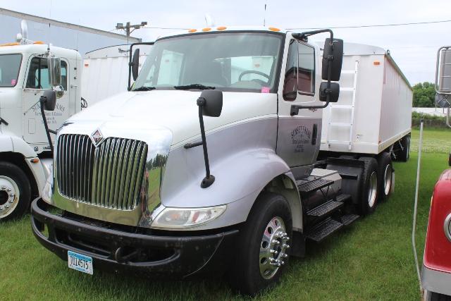 ***2009 IH 8600 SEMI TRACTOR, DAY CAB, TRANSSTAR