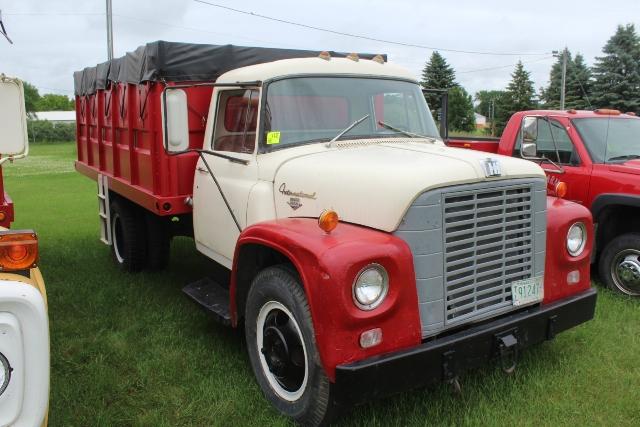 ***1963 LOADSTAR 1600 SINGLE AXLE TRUCK, 4+2 TRANS