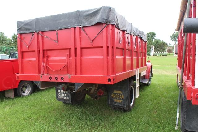 ***1963 LOADSTAR 1600 SINGLE AXLE TRUCK, 4+2 TRANS