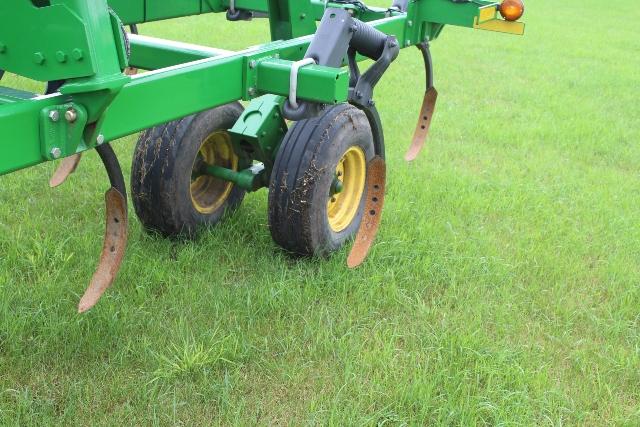 2012 JOHN DEERE 2410 CHISEL PLOW, 31', 32 SHANKS, 3"