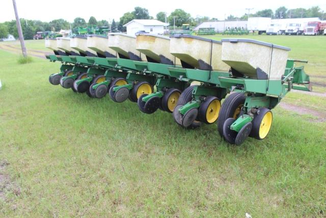 JOHN DEERE 7000  8R30" PLANTER, NO MARKERS