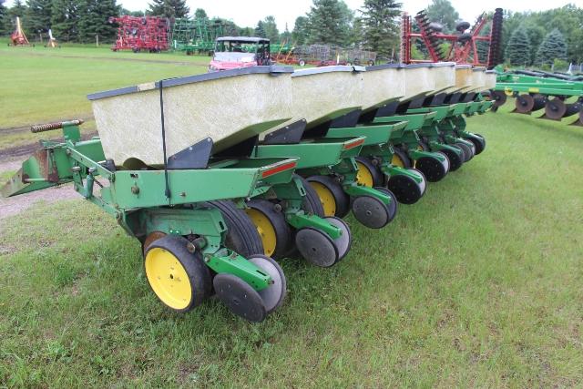 JOHN DEERE 7000  8R30" PLANTER, NO MARKERS