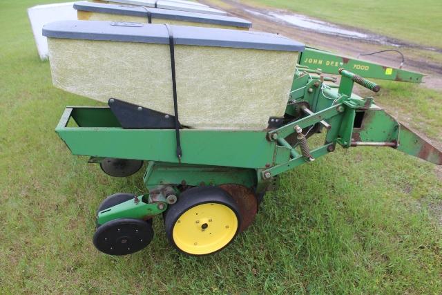 JOHN DEERE 7000  8R30" PLANTER, NO MARKERS