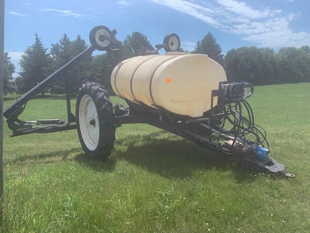 PULL TYPE SPRAYER/BANDER, 13.6X46 SINGLES, NOZZLES SET AT 22” SPACING,