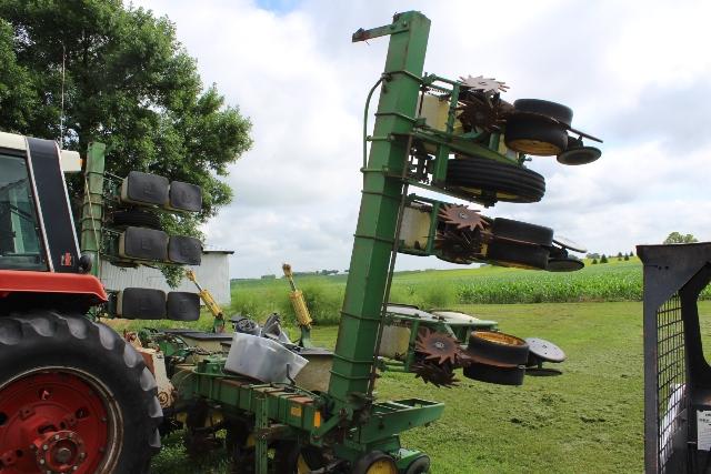 JOHN DEERE 7100 FINGER 12R30" PLANTER, 3 PT, 2 LIFT ASSIST,