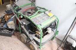 JOHN DEERE AC 2000 EH HOT PRESSURE WASHER,