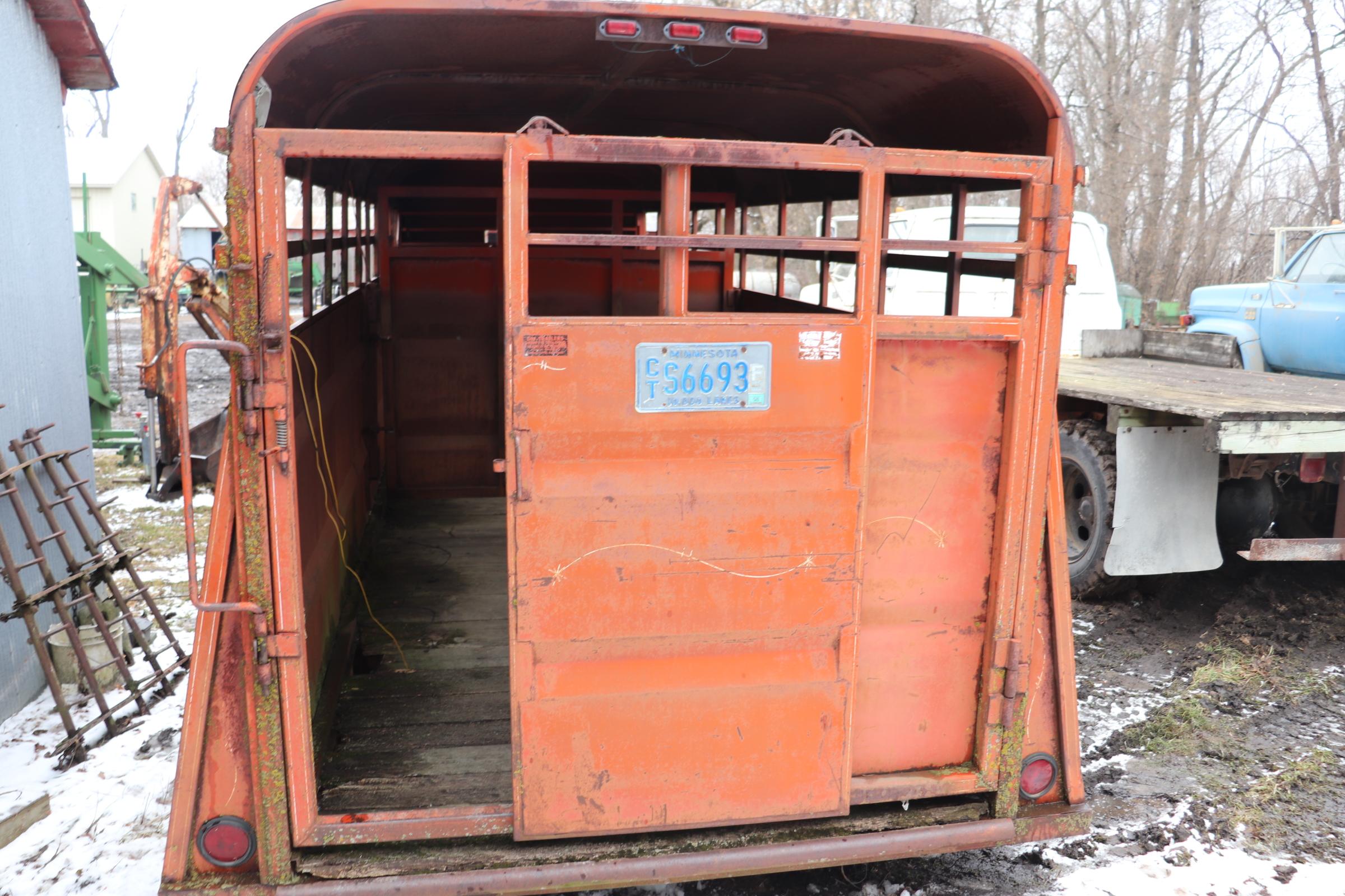 *** 1980 DN 20' GOOSENECK LIVESTOCK TRAILER, DIVIDER GATE, FLOOR NEEDS REPAIR, VIN# DN011S