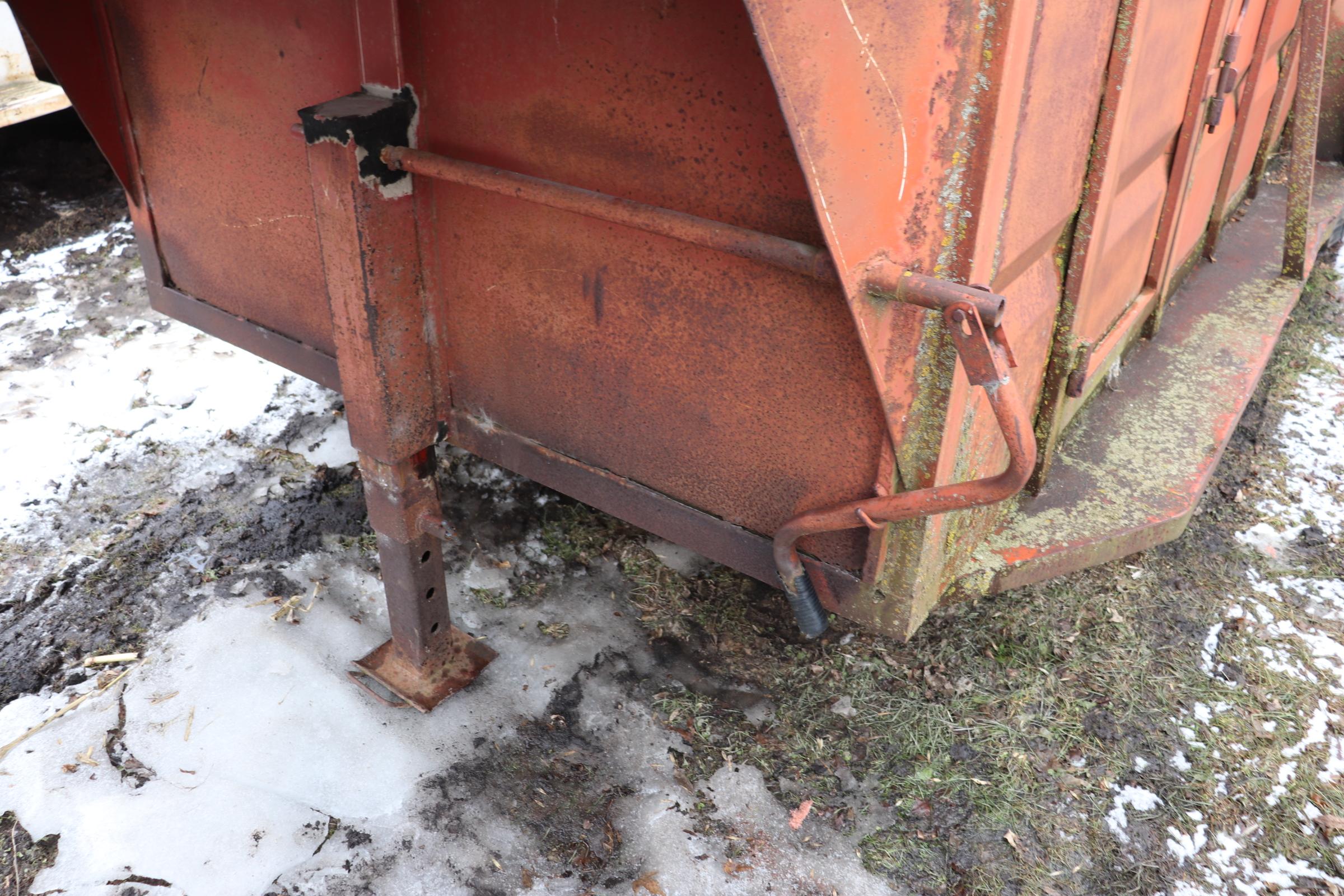 *** 1980 DN 20' GOOSENECK LIVESTOCK TRAILER, DIVIDER GATE, FLOOR NEEDS REPAIR, VIN# DN011S