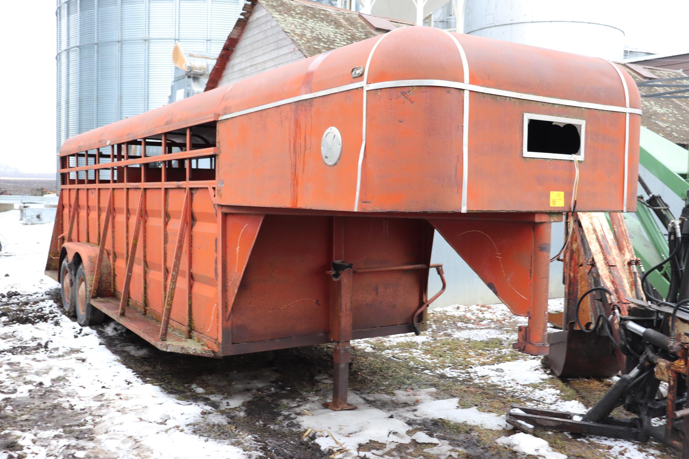 *** 1980 DN 20' GOOSENECK LIVESTOCK TRAILER, DIVIDER GATE, FLOOR NEEDS REPAIR, VIN# DN011S