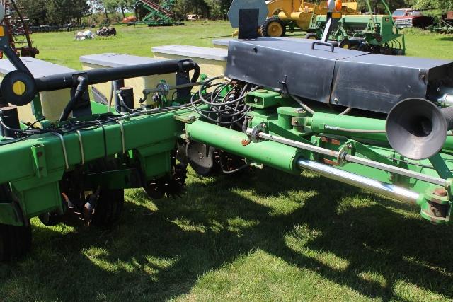 JOHN DEERE 1770 24ROW 30" PLANTER, MAXEMERGE