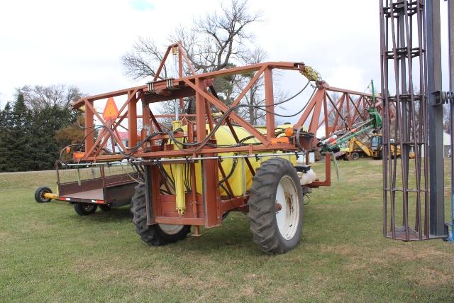 H & S 1000 GALLON SPRAYER, 132' BOOM, PTO PUMP,