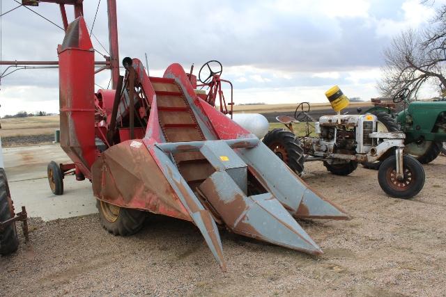 MASSEY HARRIS SP 2R36" CORN PICKER, HAS NOT RAN IN YEARS