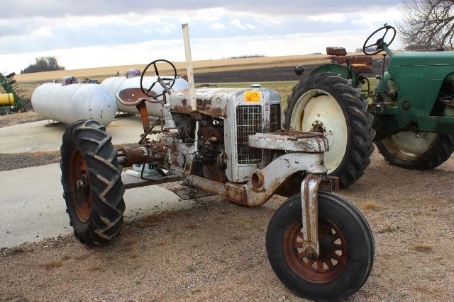 SILVER KING TRACTOR, SINGLE FRONT WHEEL,