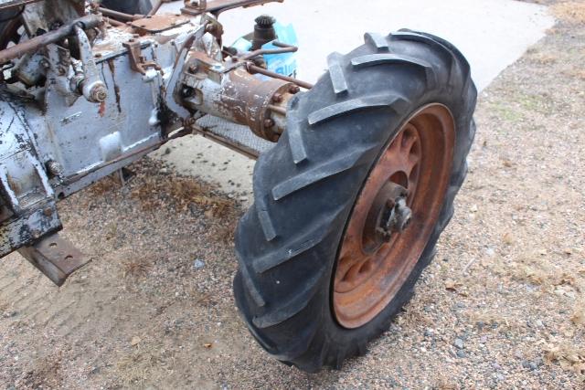 SILVER KING TRACTOR, SINGLE FRONT WHEEL,